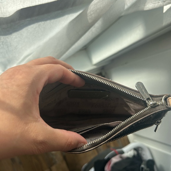 Michael Kors metallic wristlet - Picture 5 of 6